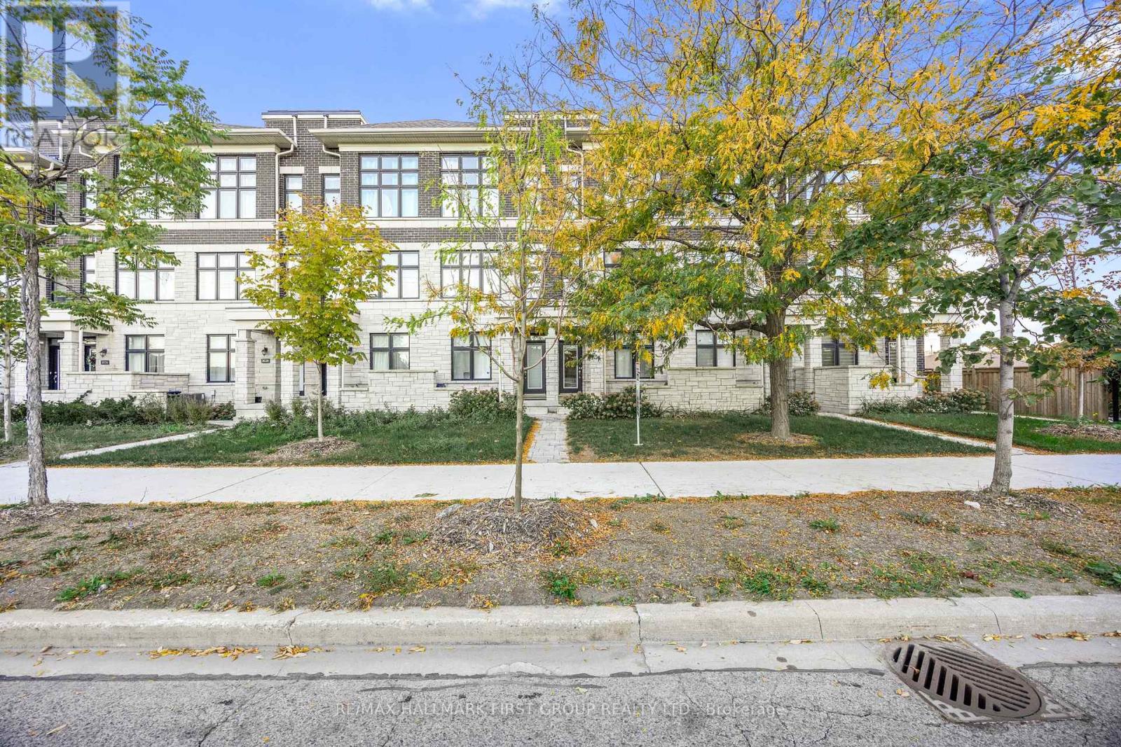 3034 Islington Avenue, Toronto (Humber Summit), Ontario  M9L 0A6 - Photo 33 - W12473085