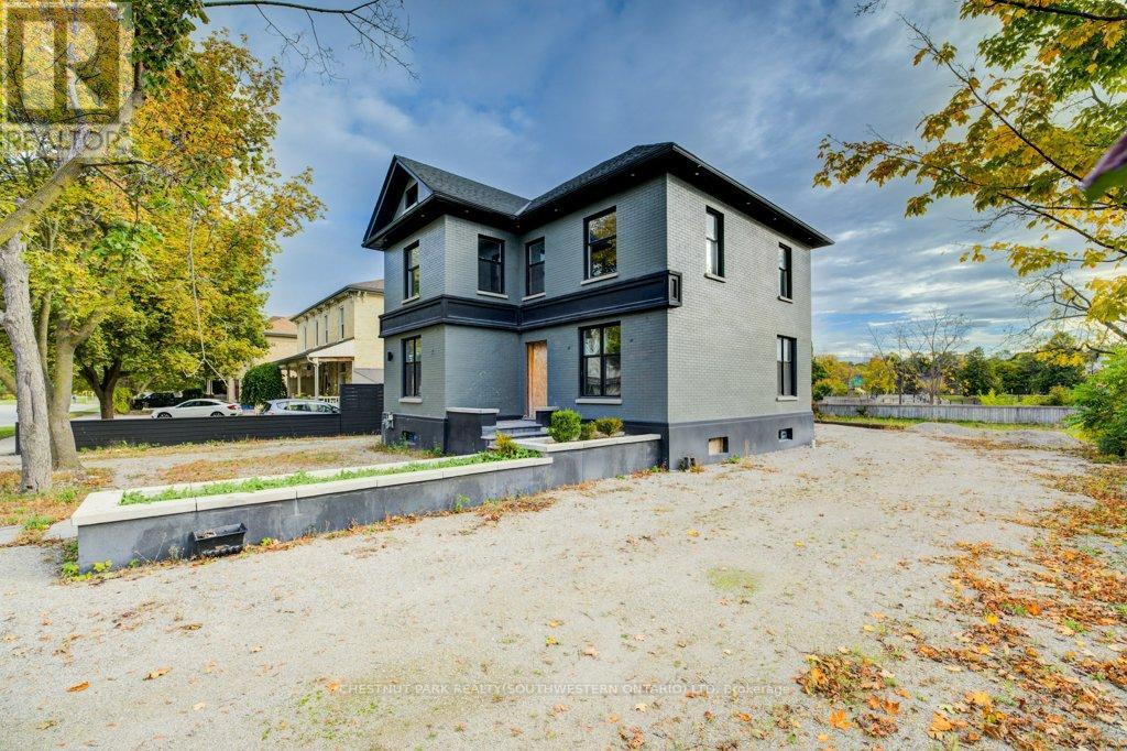 67 Grand Avenue N, Cambridge, Ontario  N1S 2L1 - Photo 4 - X12473079