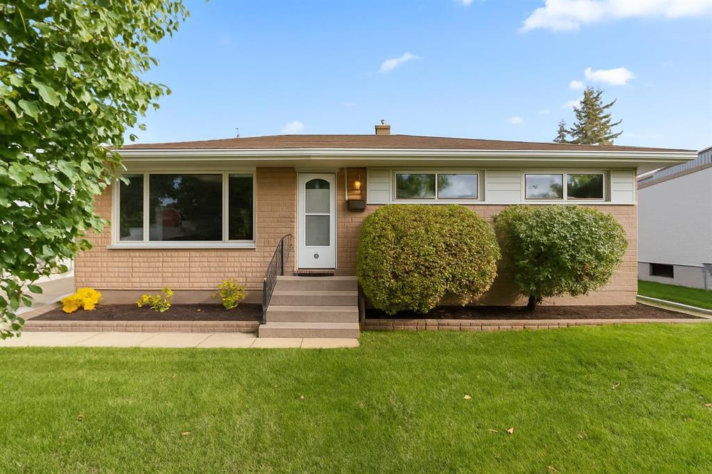 4 Vincent Massey Boulevard, Winnipeg, Manitoba  R2J 2A9 - Photo 0 - 202526674