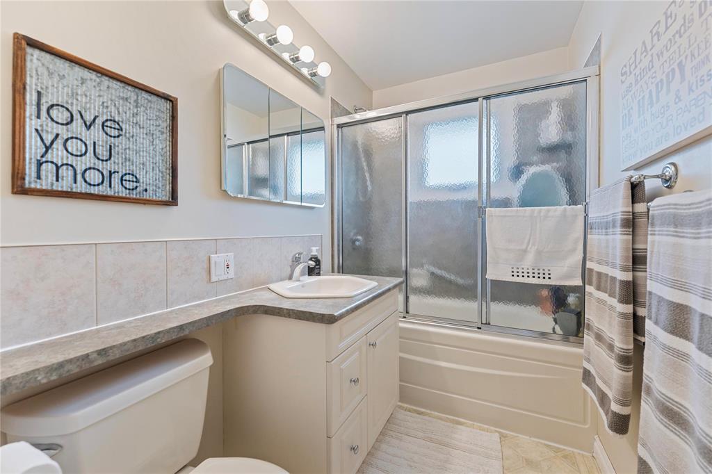 4 Vincent Massey Boulevard, Winnipeg, Manitoba  R2J 2A9 - Photo 18 - 202526674
