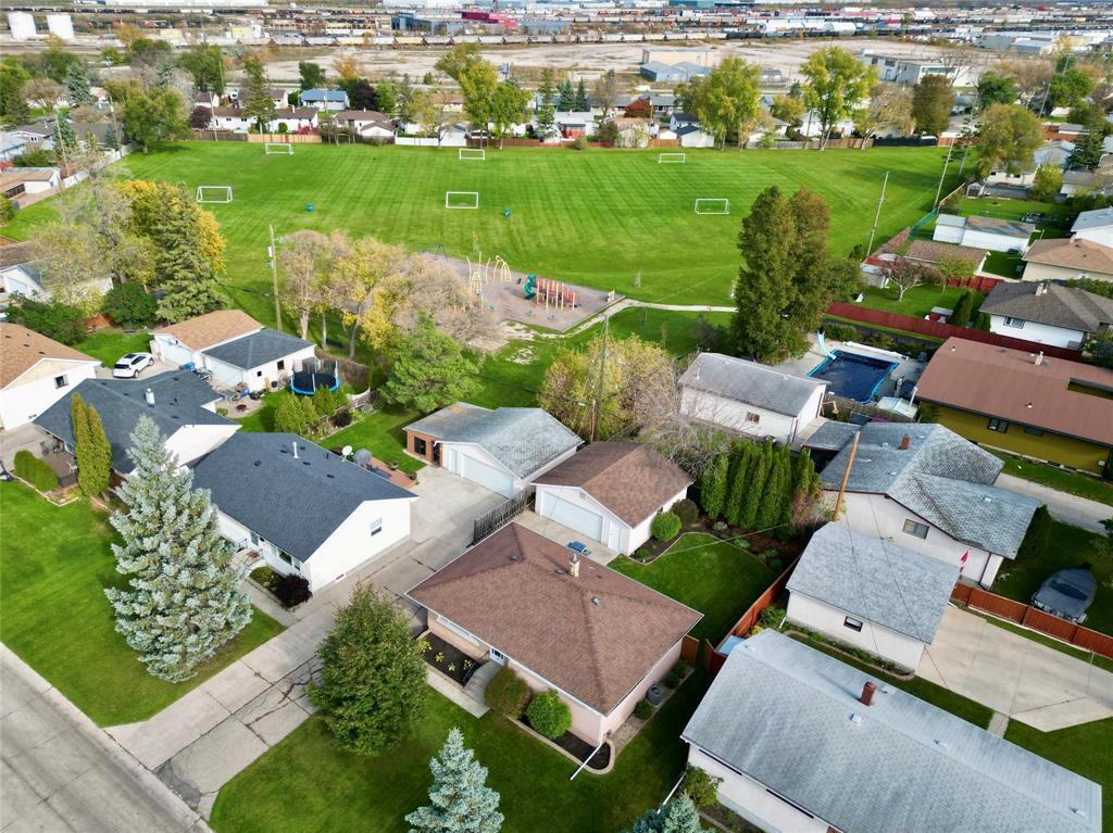 4 Vincent Massey Boulevard, Winnipeg, Manitoba  R2J 2A9 - Photo 36 - 202526674