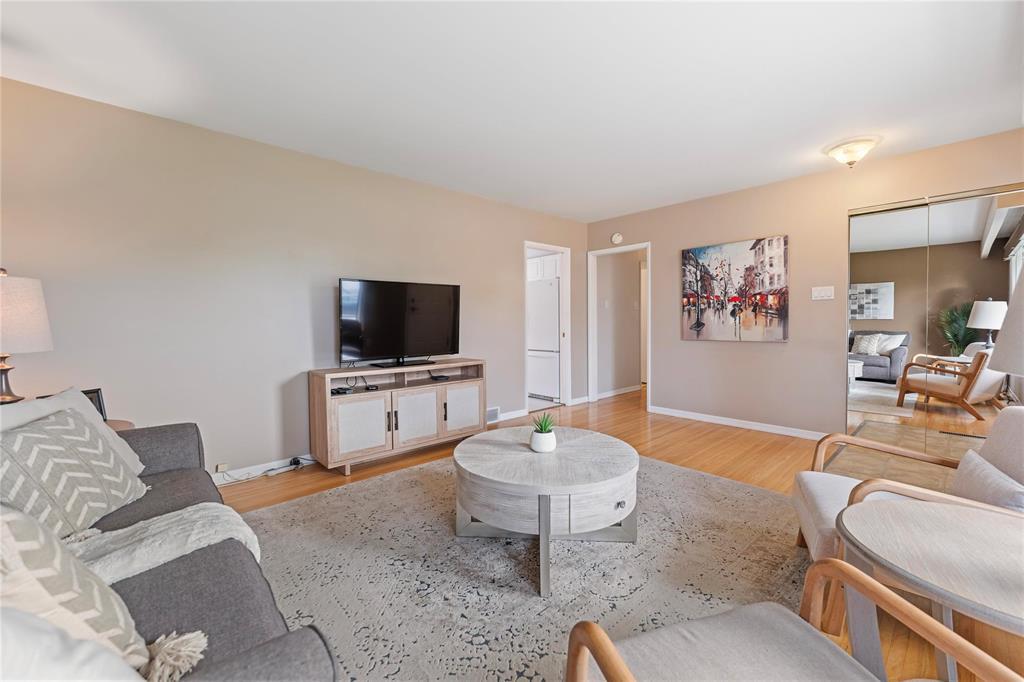 4 Vincent Massey Boulevard, Winnipeg, Manitoba  R2J 2A9 - Photo 8 - 202526674