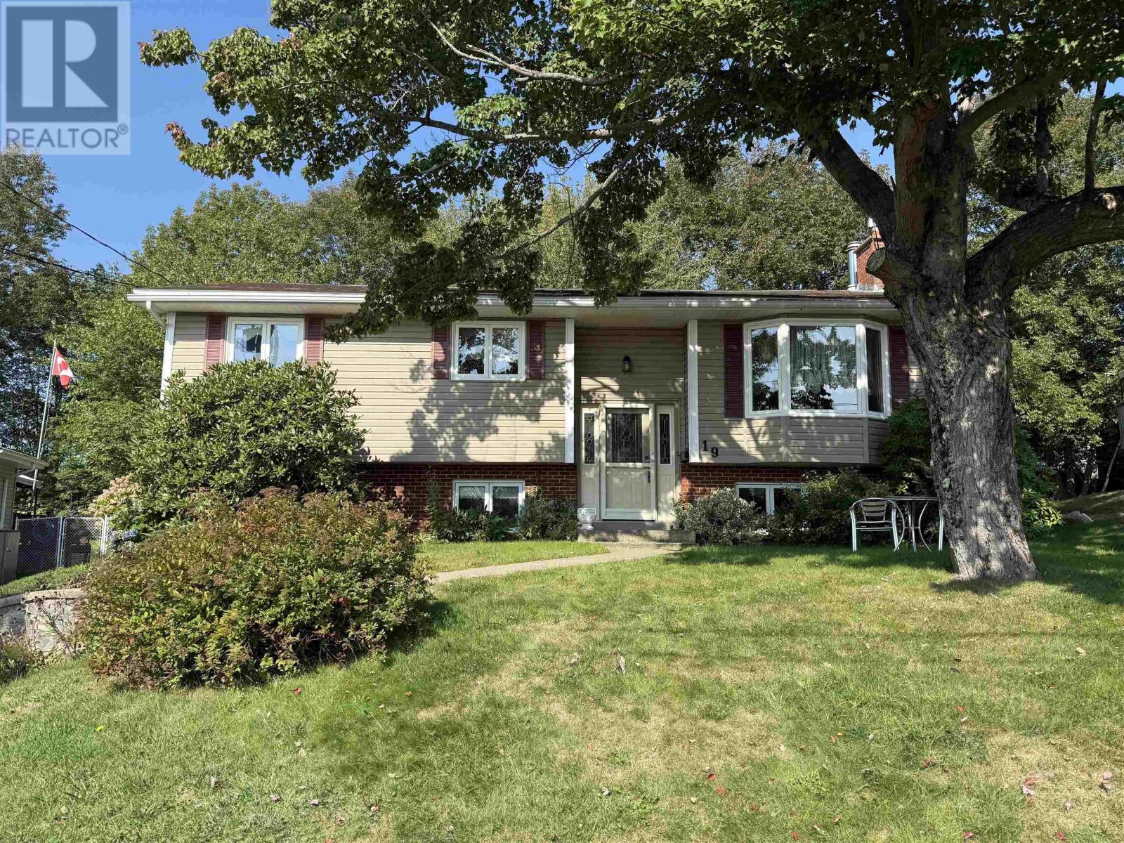 19 Eastwood Court, Cole Harbour, Nova Scotia  B2W 4J3 - Photo 2 - 202523921
