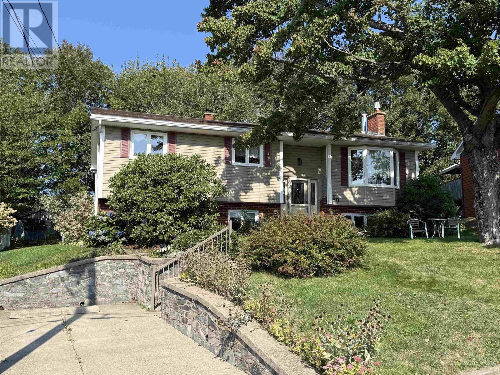 19 Eastwood Court, Cole Harbour, Nova Scotia  B2W 4J3 - Photo 3 - 202523921