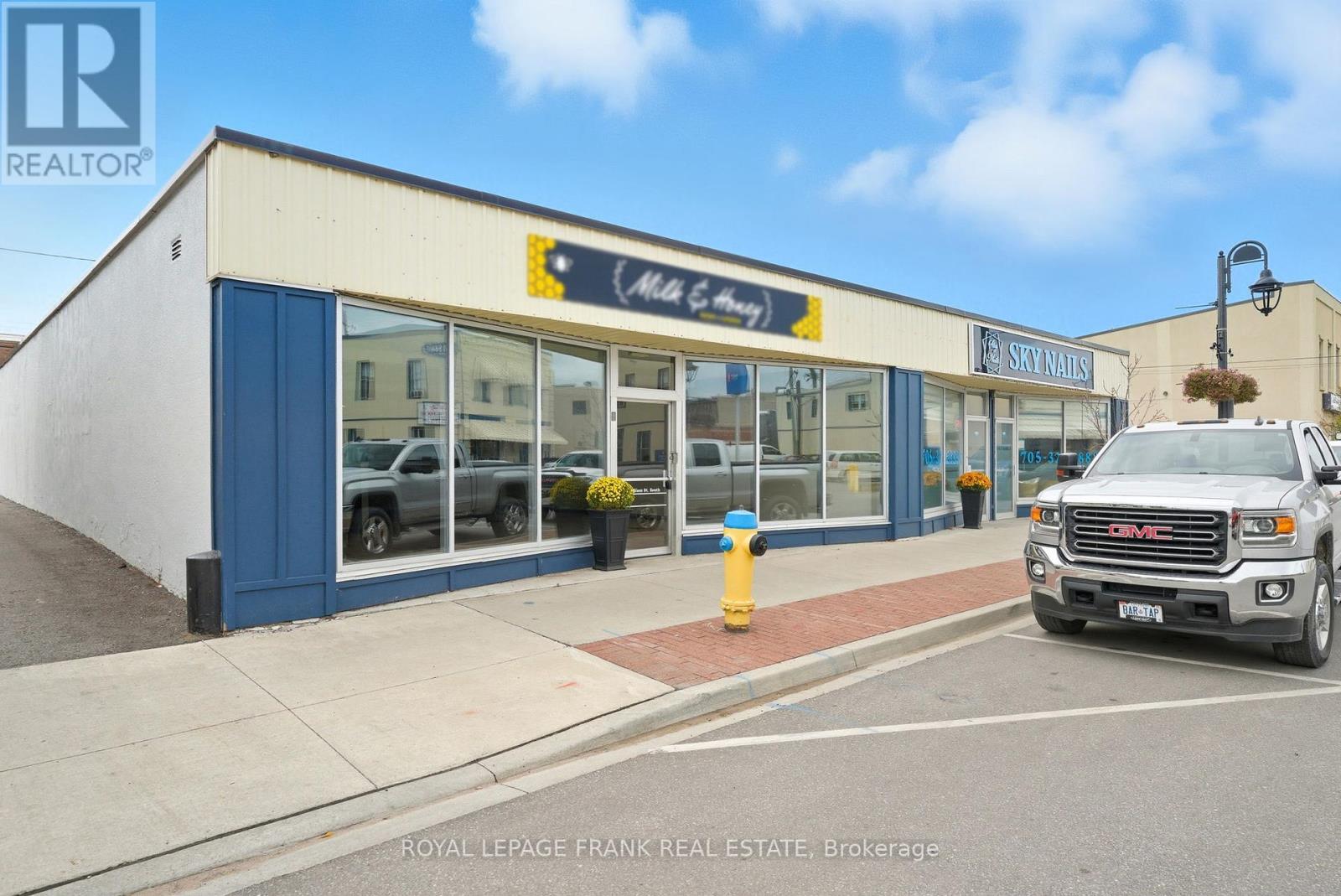 15-17 William Street S, Kawartha Lakes, Ontario  K9V 3A3 - Photo 1 - X12473115