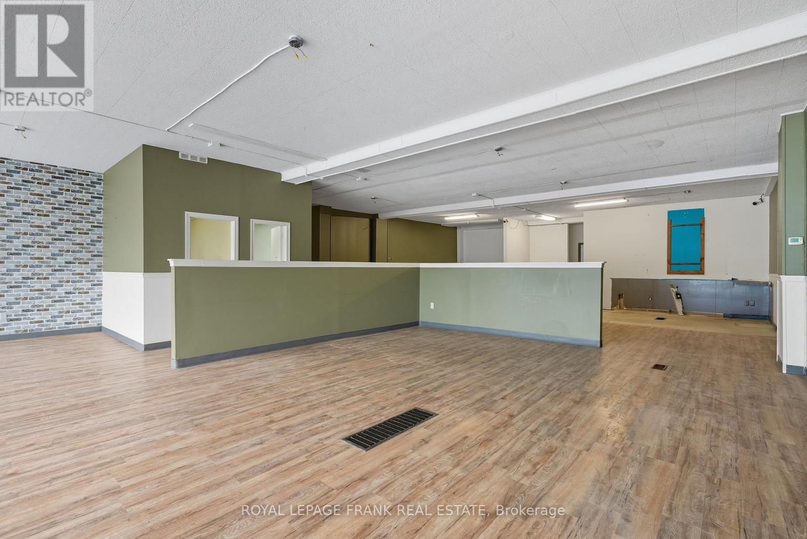 15-17 William Street S, Kawartha Lakes, Ontario  K9V 3A3 - Photo 10 - X12473115