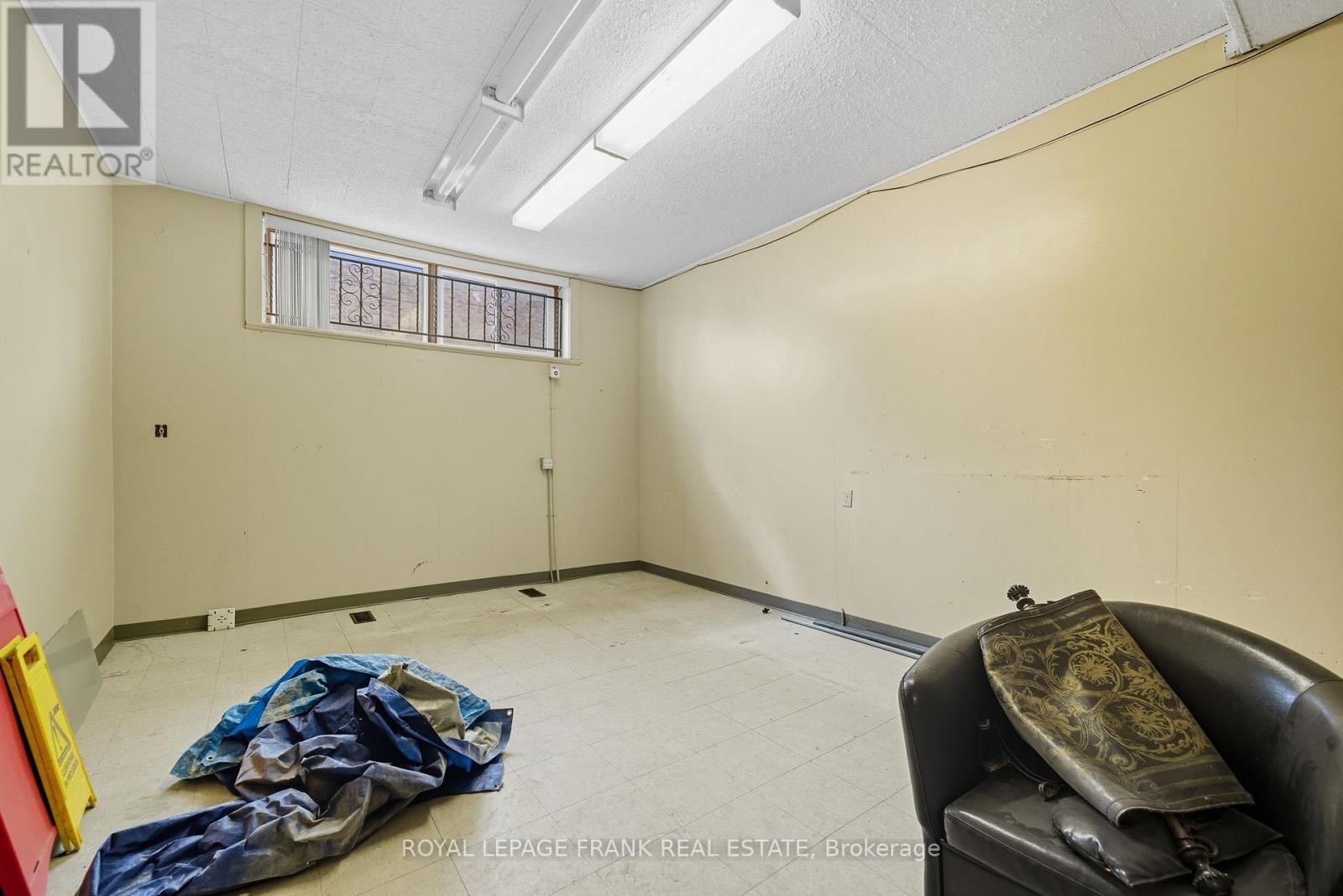 15-17 William Street S, Kawartha Lakes, Ontario  K9V 3A3 - Photo 19 - X12473115