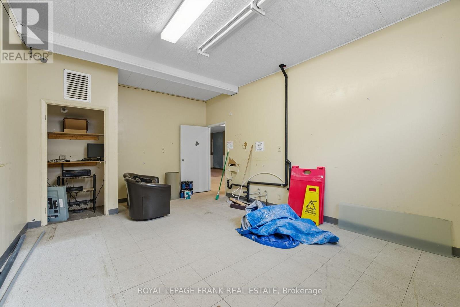 15-17 William Street S, Kawartha Lakes, Ontario  K9V 3A3 - Photo 20 - X12473115