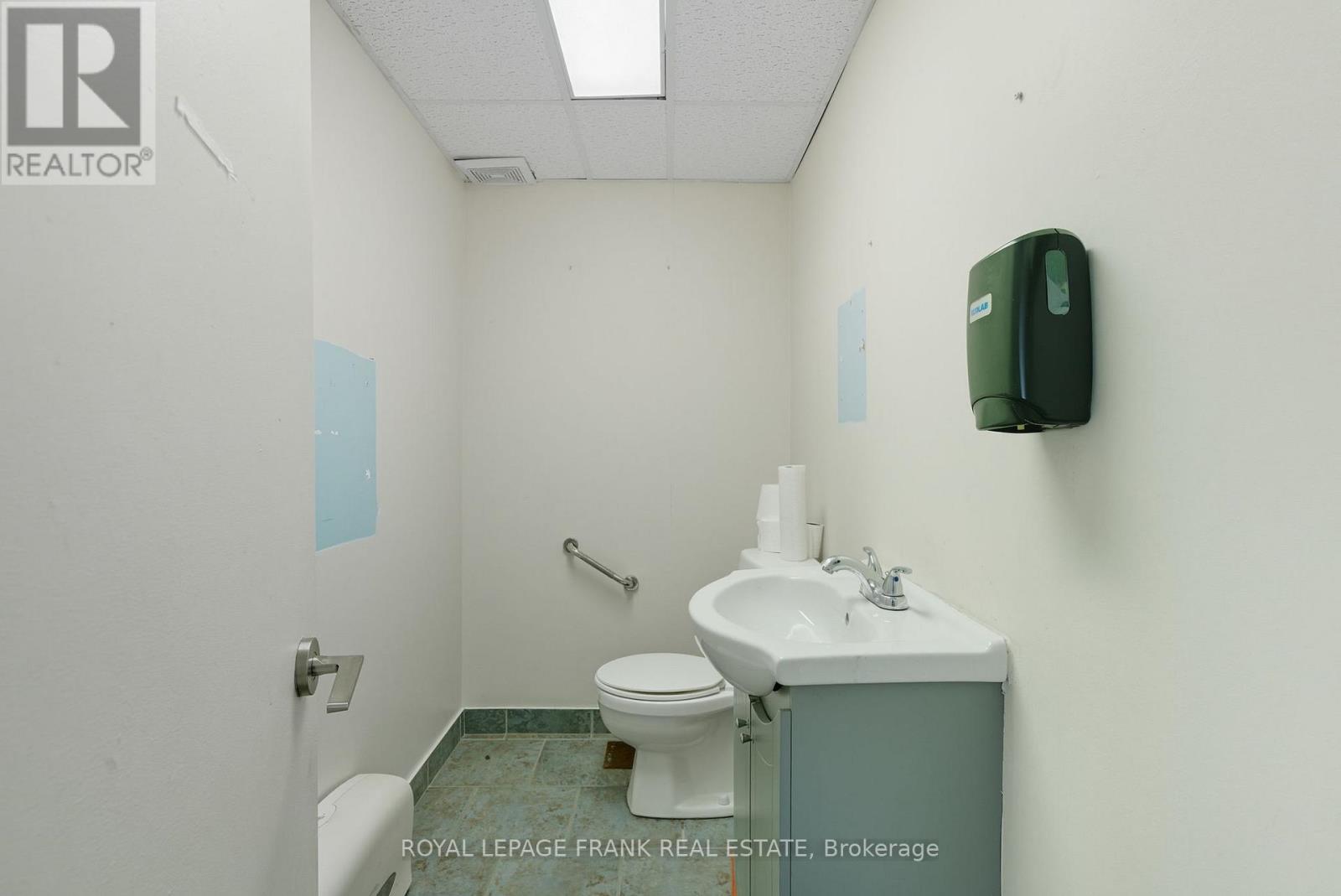 15-17 William Street S, Kawartha Lakes, Ontario  K9V 3A3 - Photo 24 - X12473115