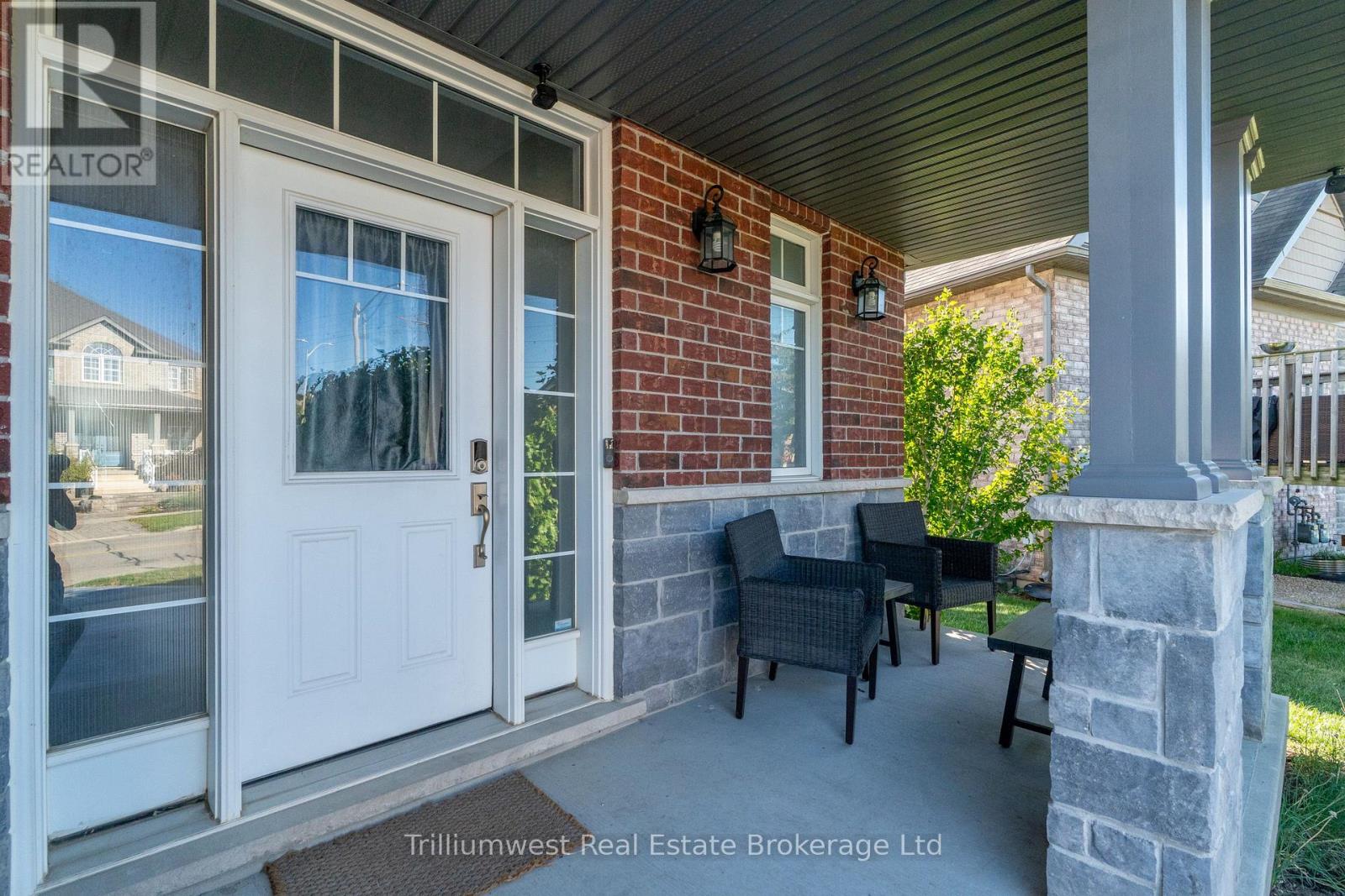 535 Woodbine Avenue, Kitchener, Ontario  N2R 1Y9 - Photo 5 - X12473139