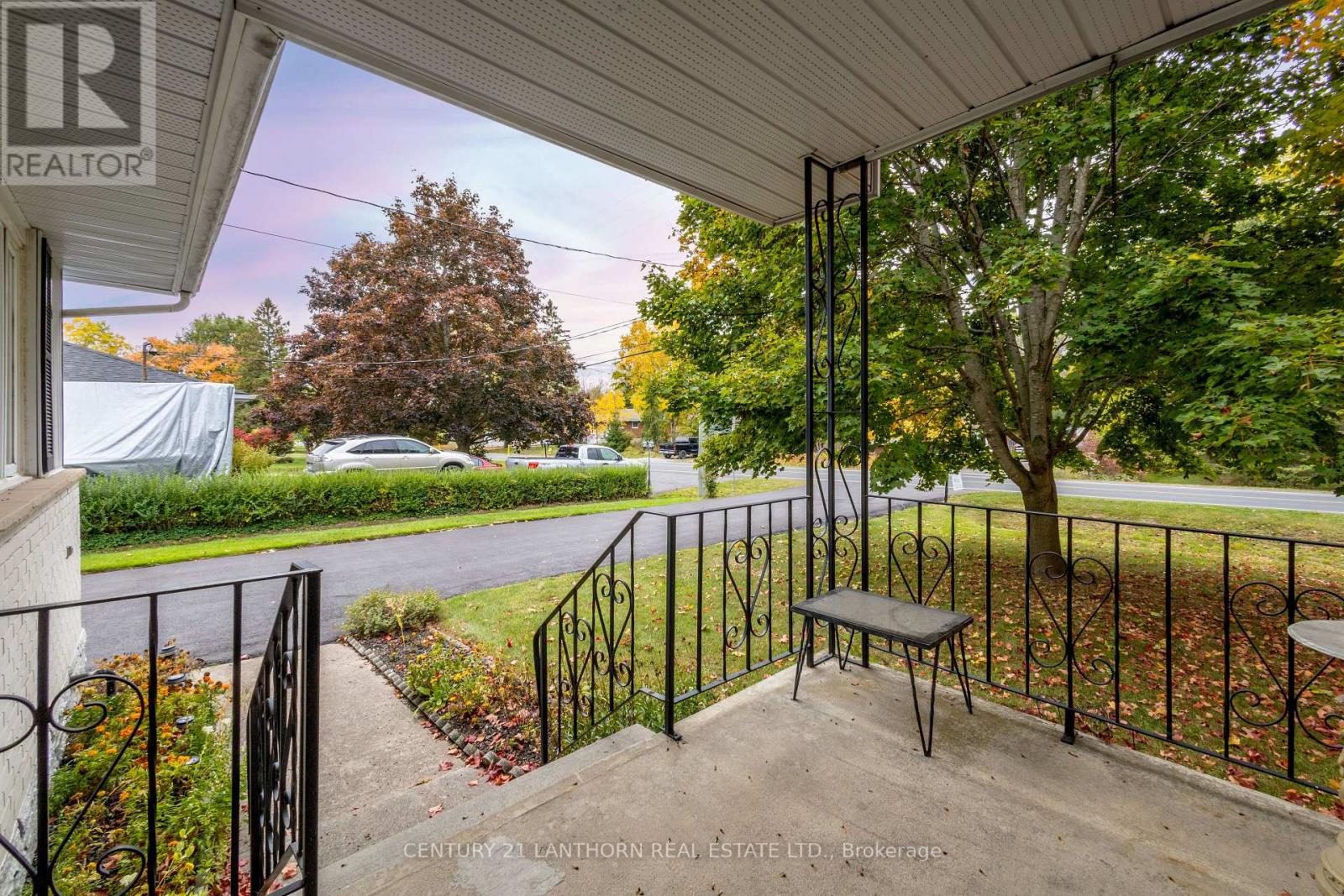 394 Montrose Road, Quinte West, Ontario  K8R 1A9 - Photo 2 - X12473159