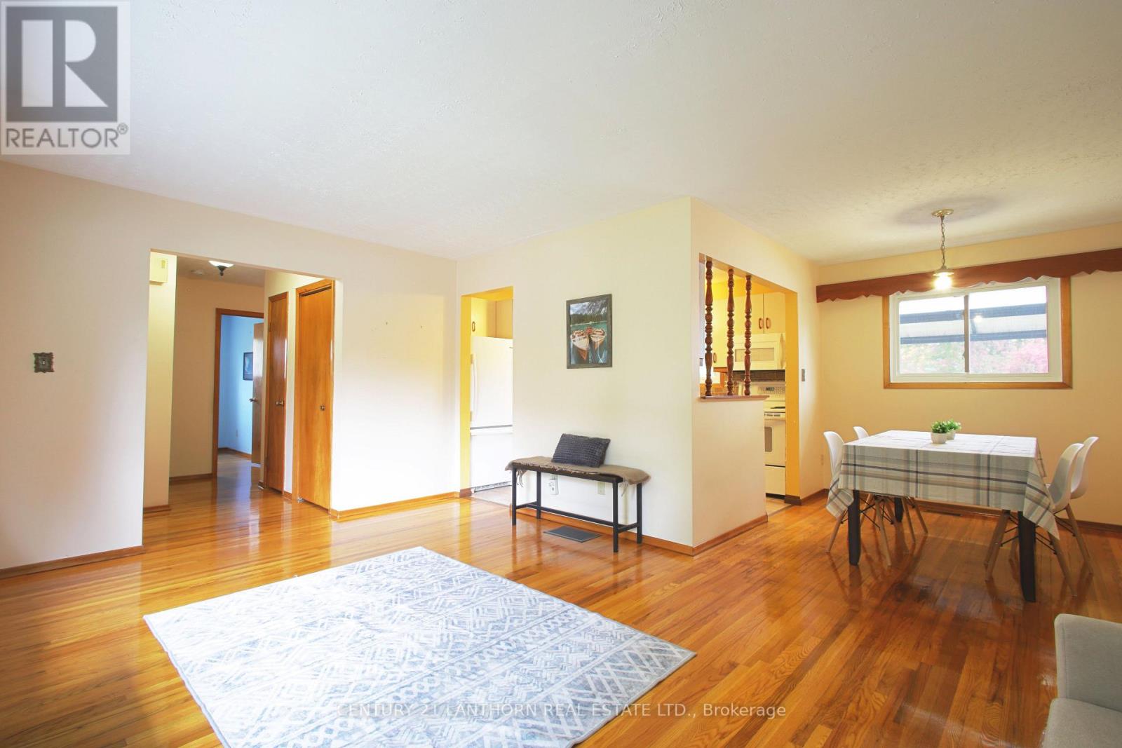 394 Montrose Road, Quinte West, Ontario  K8R 1A9 - Photo 4 - X12473159