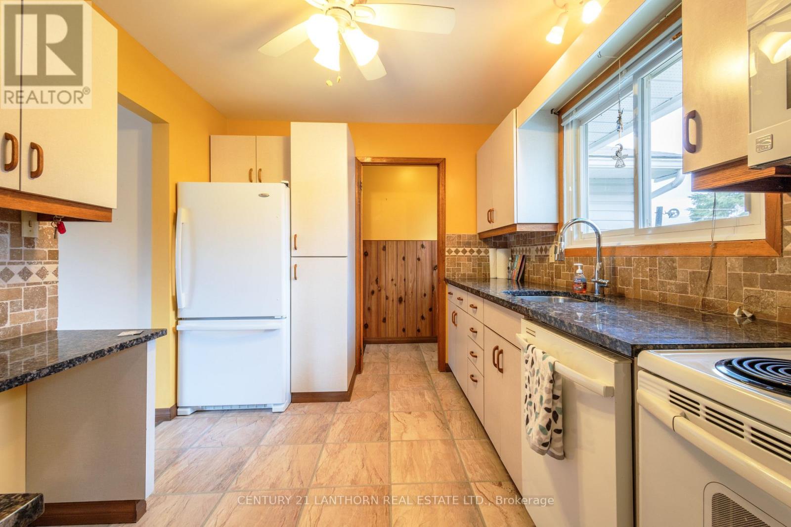 394 Montrose Road, Quinte West, Ontario  K8R 1A9 - Photo 6 - X12473159