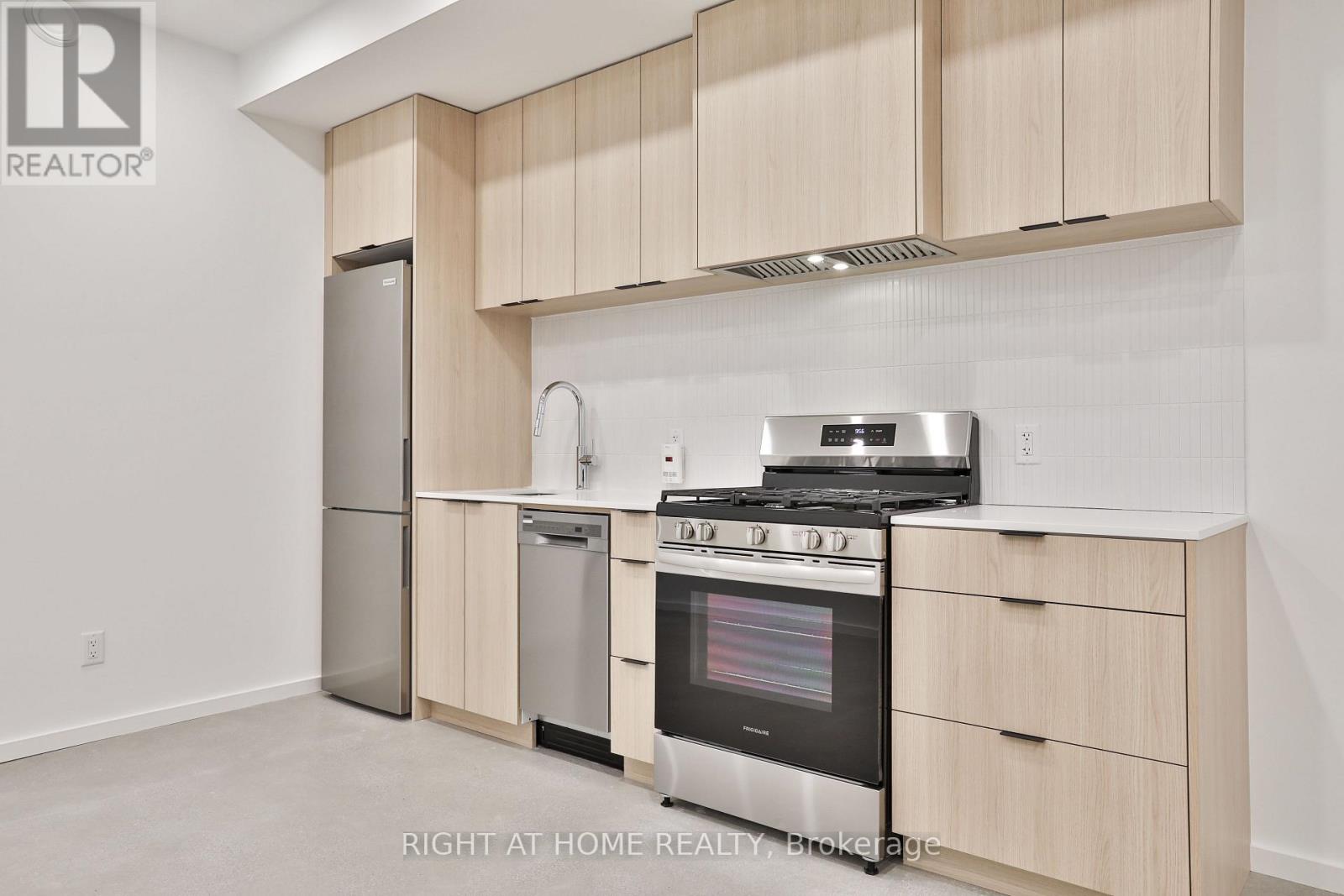 4 - 28 Salem Avenue, Toronto, Ontario  M6H 3C1 - Photo 3 - W12473098
