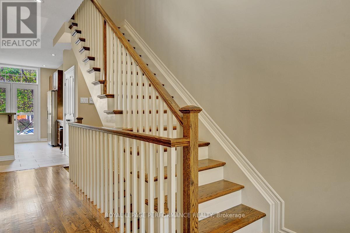 318 Iona Street, Ottawa, Ontario  K1Z 7B9 - Photo 11 - X12473121