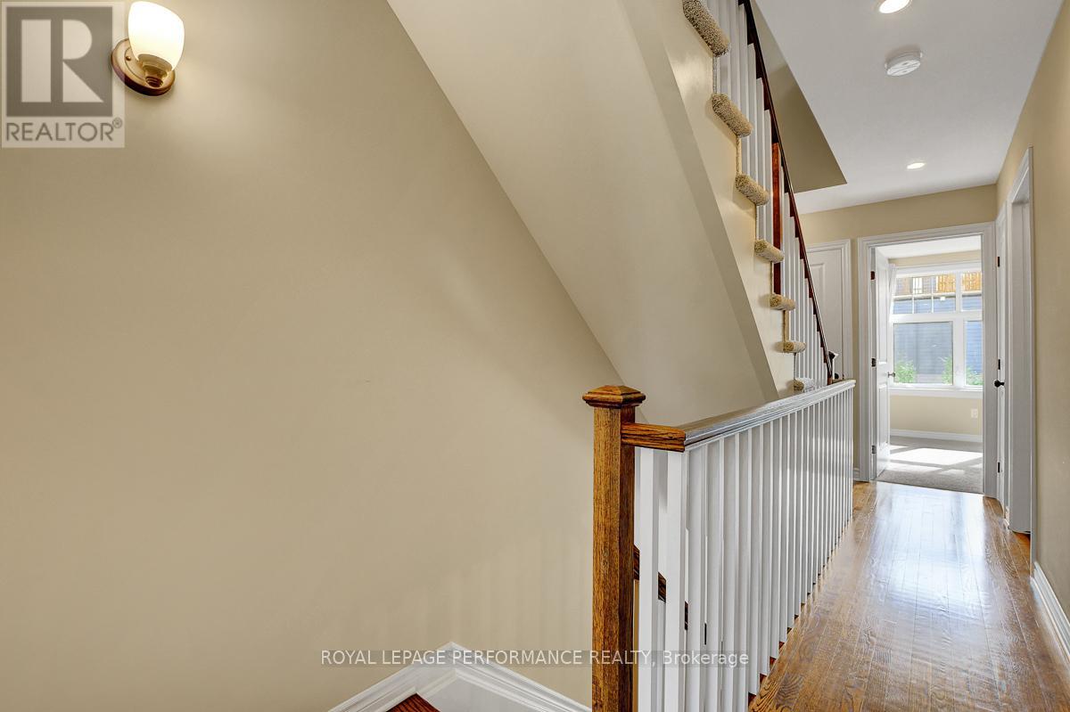 318 Iona Street, Ottawa, Ontario  K1Z 7B9 - Photo 12 - X12473121