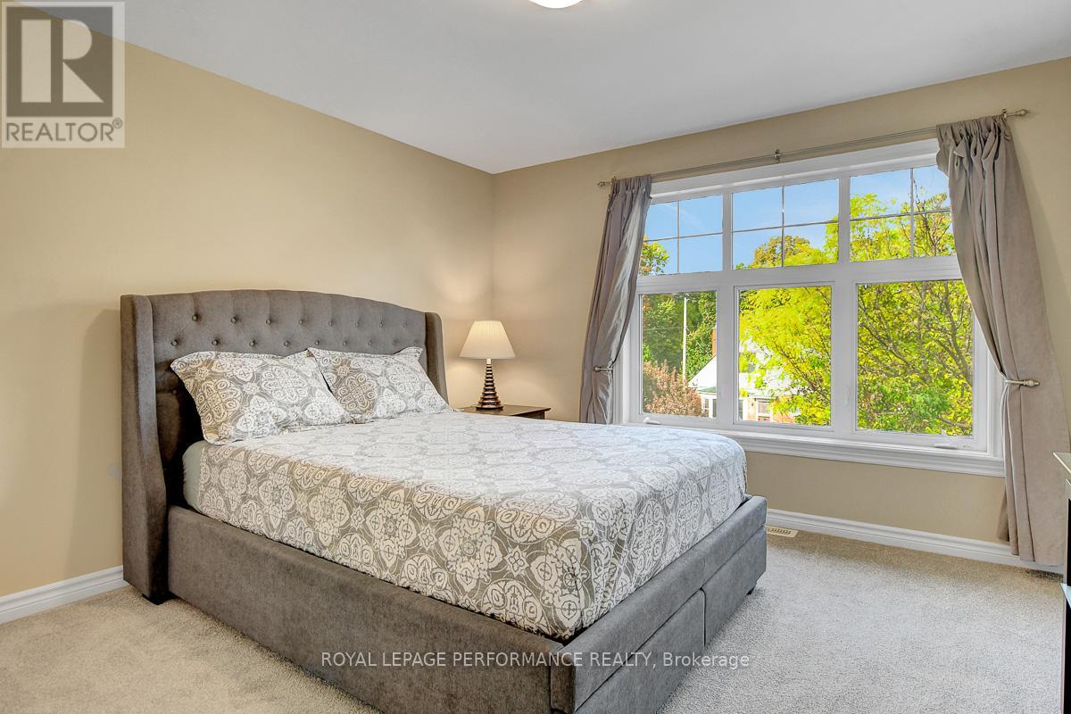 318 Iona Street, Ottawa, Ontario  K1Z 7B9 - Photo 13 - X12473121