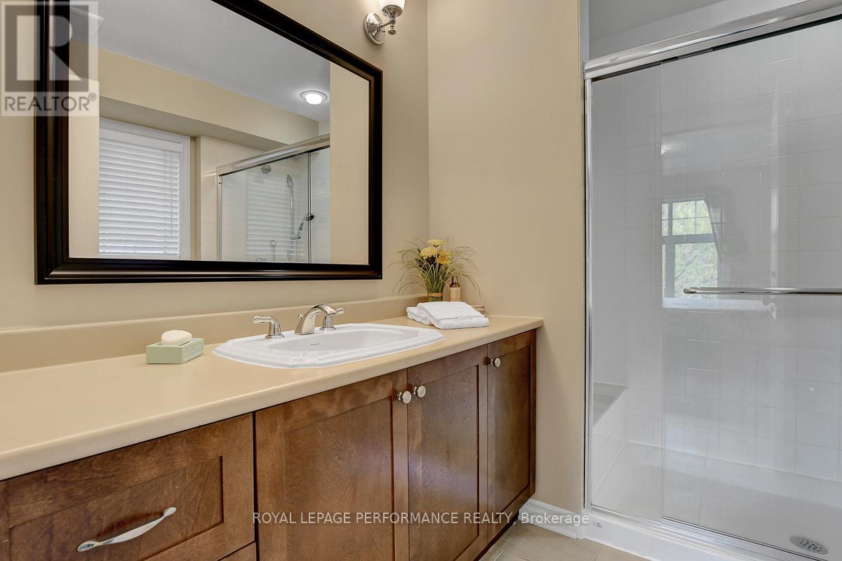 318 Iona Street, Ottawa, Ontario  K1Z 7B9 - Photo 15 - X12473121