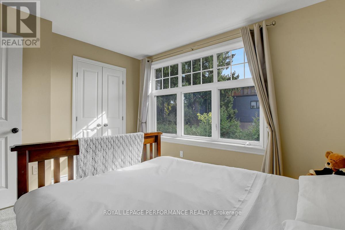 318 Iona Street, Ottawa, Ontario  K1Z 7B9 - Photo 17 - X12473121