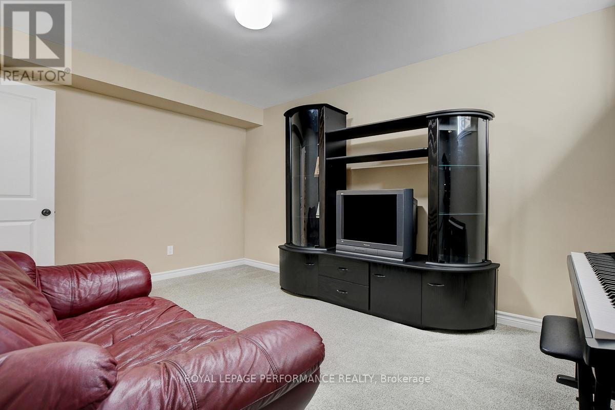 318 Iona Street, Ottawa, Ontario  K1Z 7B9 - Photo 23 - X12473121