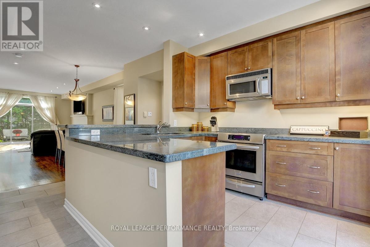 318 Iona Street, Ottawa, Ontario  K1Z 7B9 - Photo 4 - X12473121