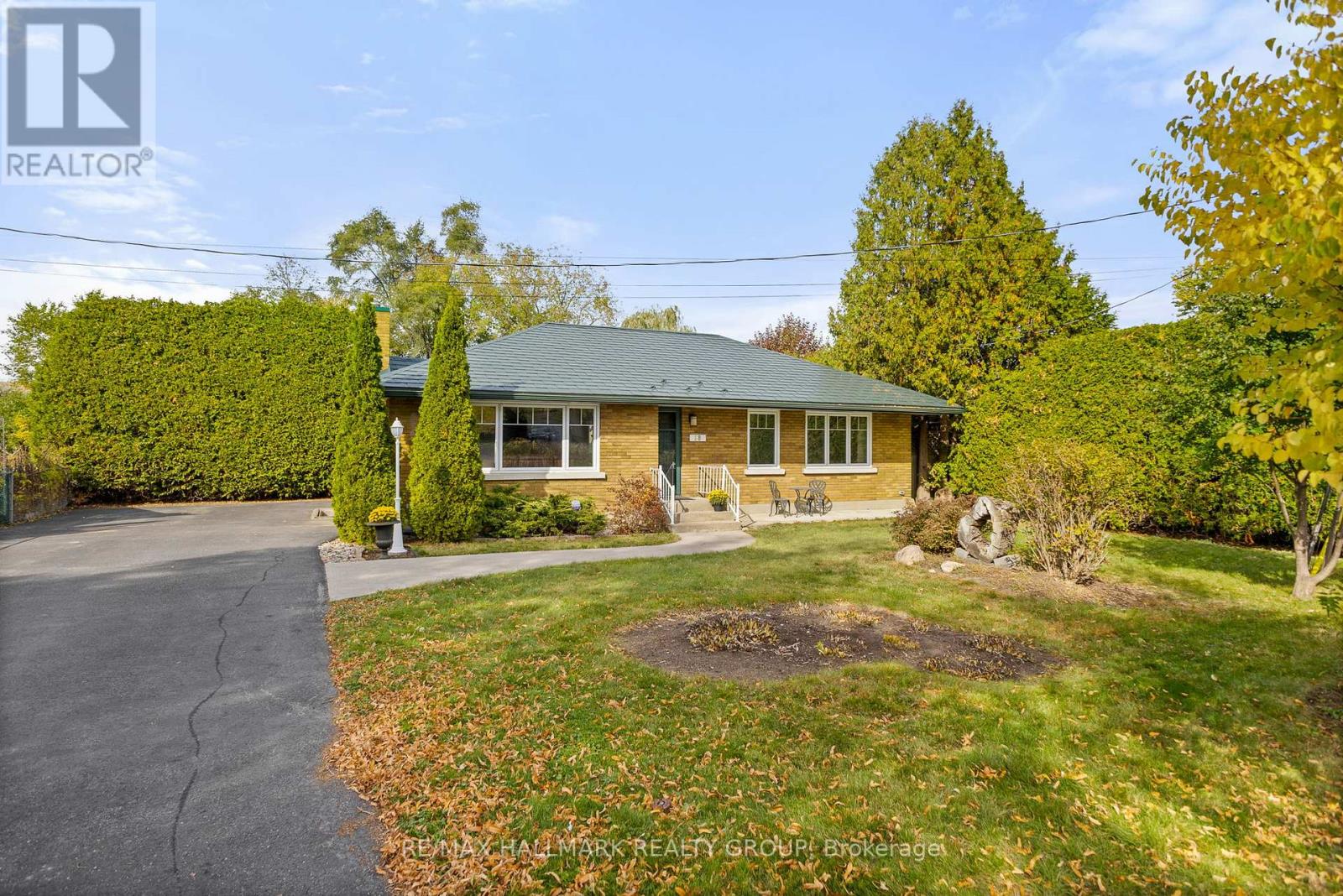 18 Kerry Crescent, Ottawa, Ontario  K2E 5V6 - Photo 1 - X12473157