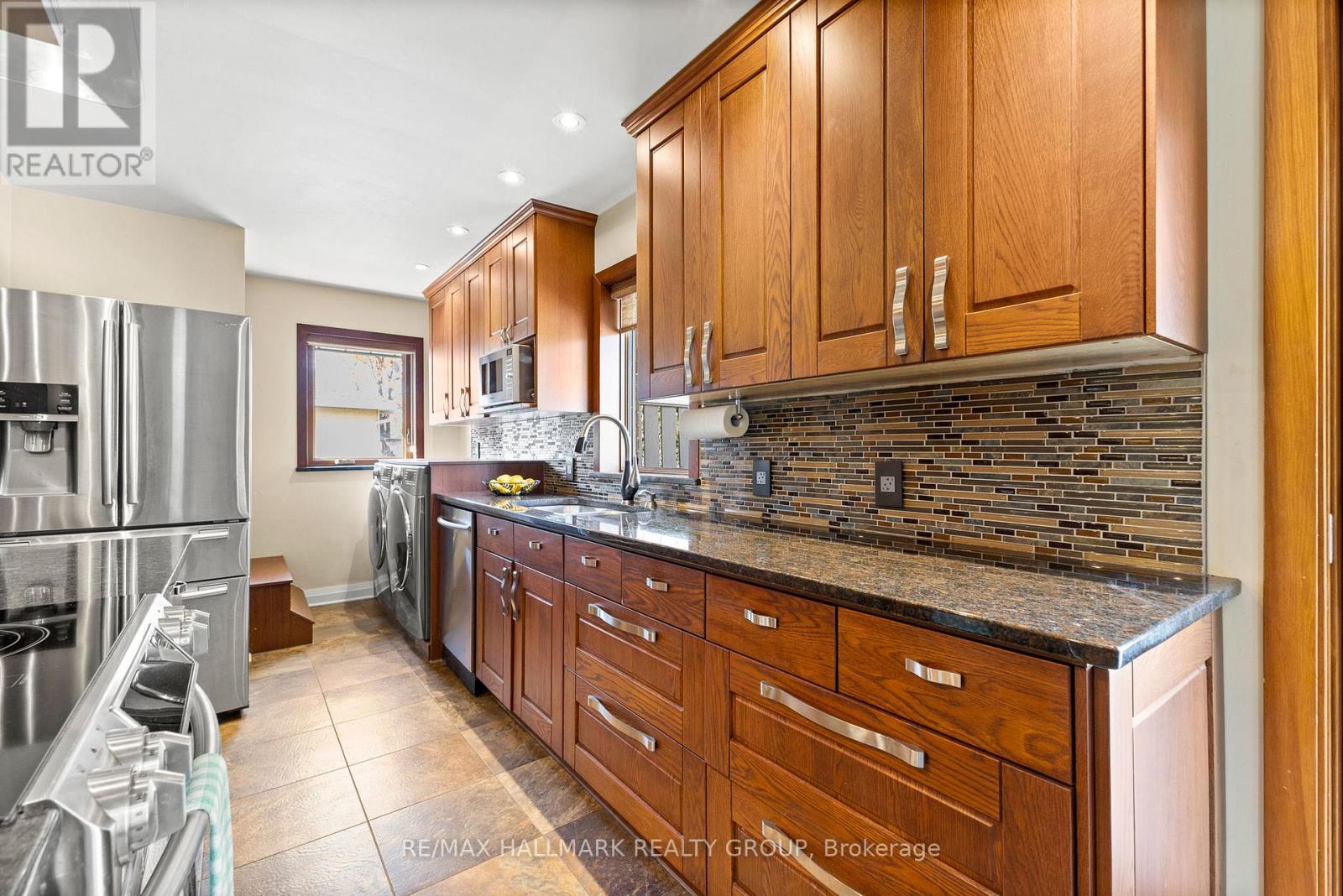 18 Kerry Crescent, Ottawa, Ontario  K2E 5V6 - Photo 11 - X12473157