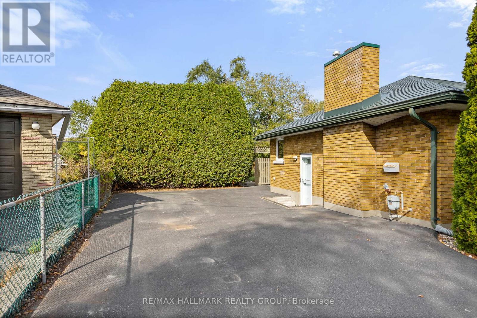 18 Kerry Crescent, Ottawa, Ontario  K2E 5V6 - Photo 39 - X12473157