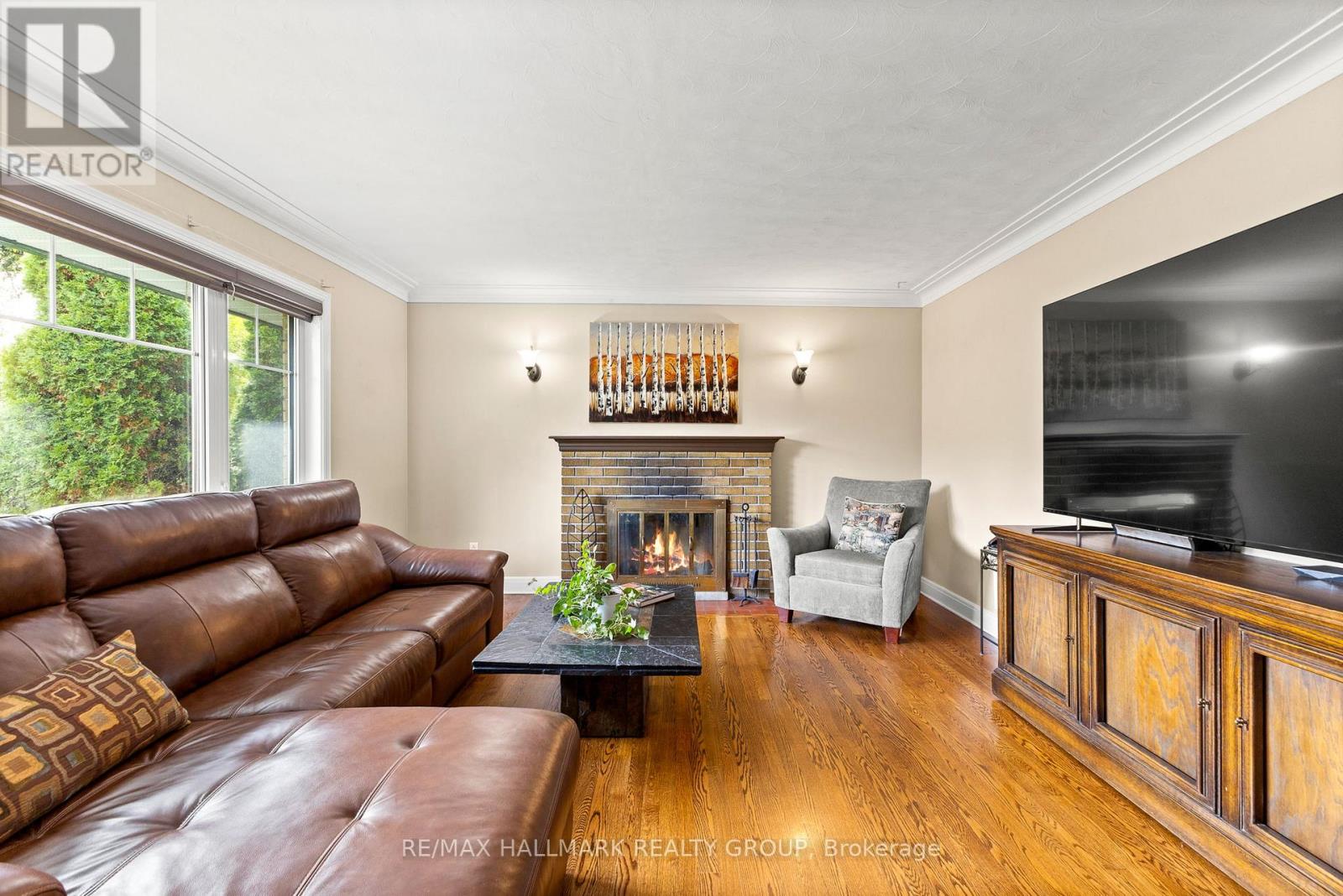 18 Kerry Crescent, Ottawa, Ontario  K2E 5V6 - Photo 5 - X12473157