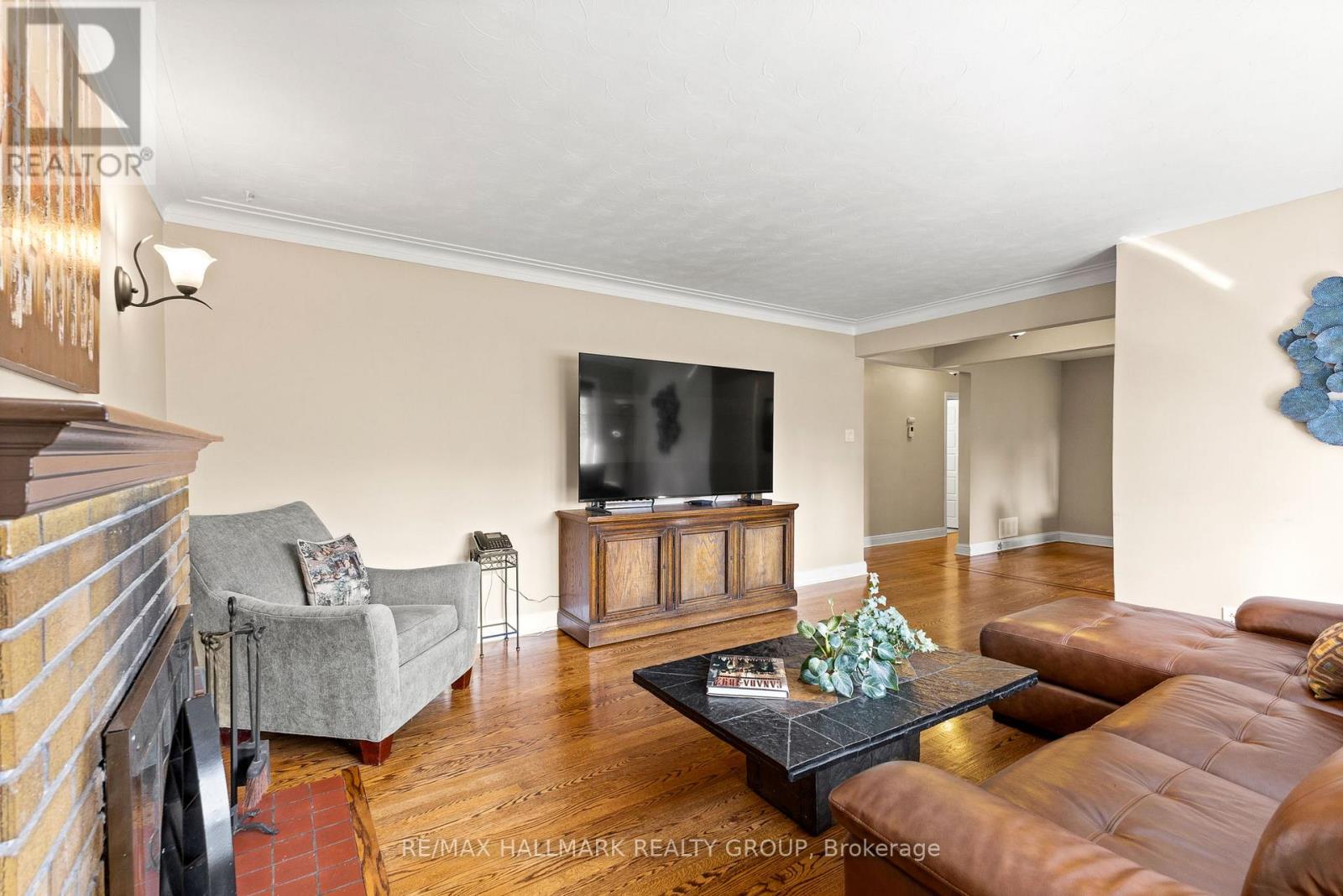 18 Kerry Crescent, Ottawa, Ontario  K2E 5V6 - Photo 6 - X12473157