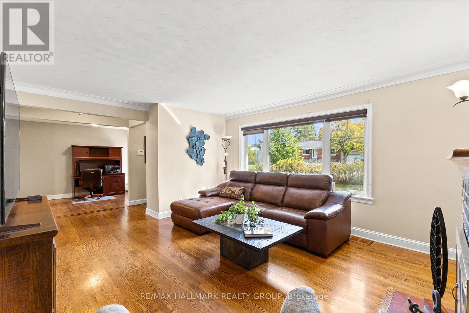 18 Kerry Crescent, Ottawa, Ontario  K2E 5V6 - Photo 7 - X12473157