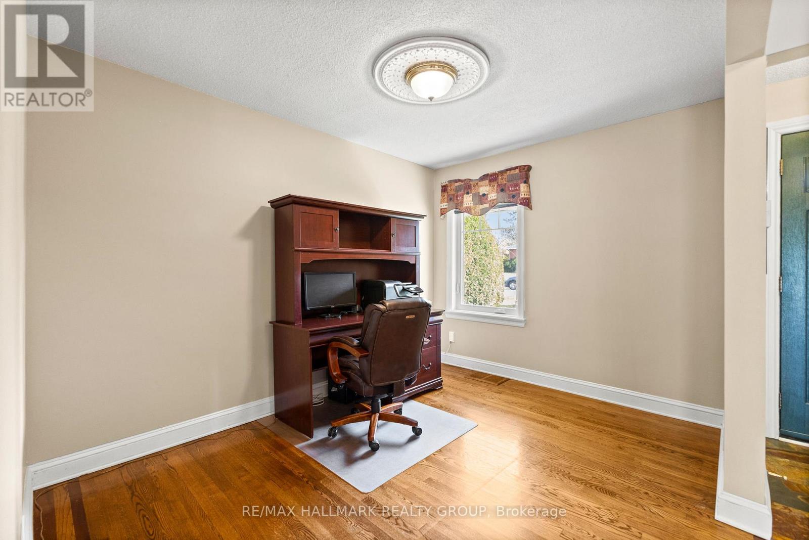 18 Kerry Crescent, Ottawa, Ontario  K2E 5V6 - Photo 8 - X12473157