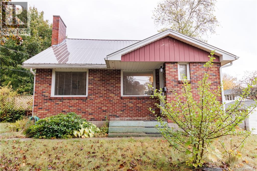 887 York Street, Fredericton, New Brunswick  E3B 3R9 - Photo 1 - NB128883