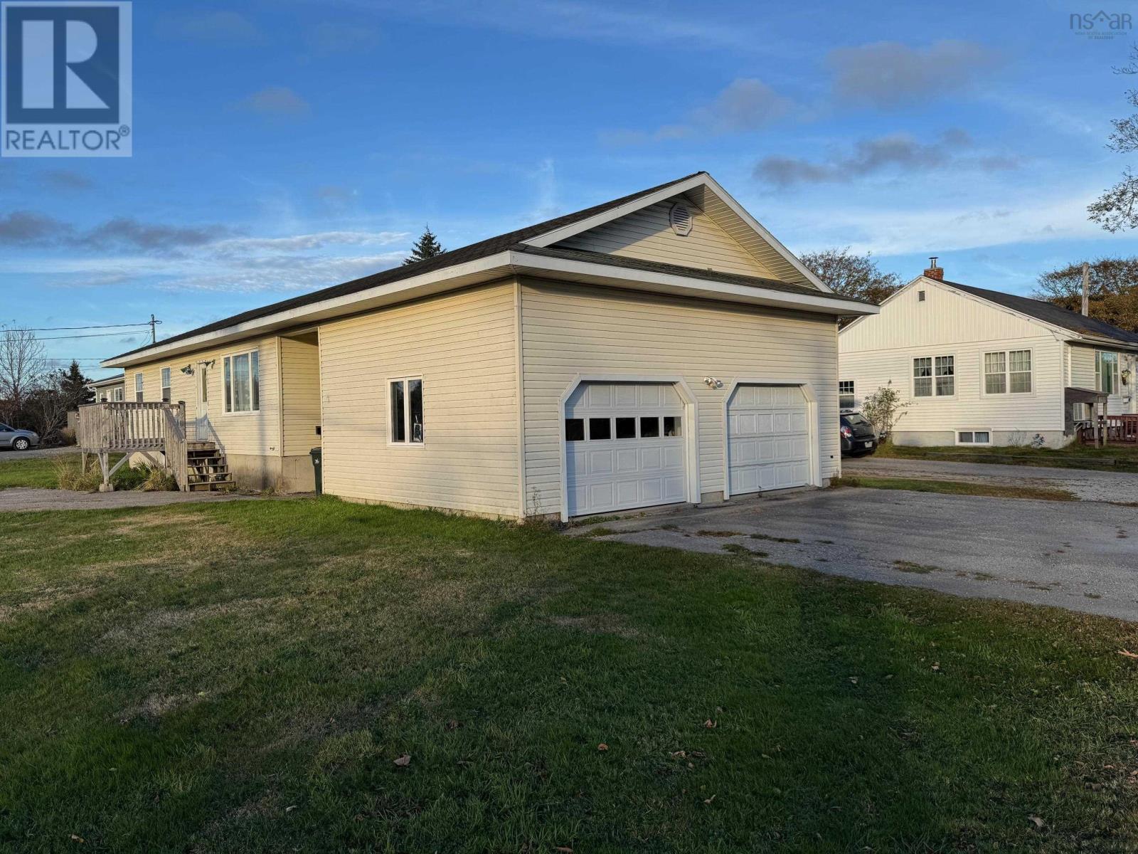 59 Clements Avenue, Yarmouth, Nova Scotia  B5A 2L8 - Photo 5 - 202526252