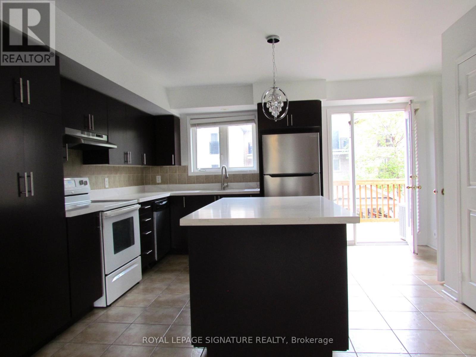 69 - 3056 Eglinton Avenue W, Mississauga, Ontario  L5M 8E4 - Photo 9 - W12471129
