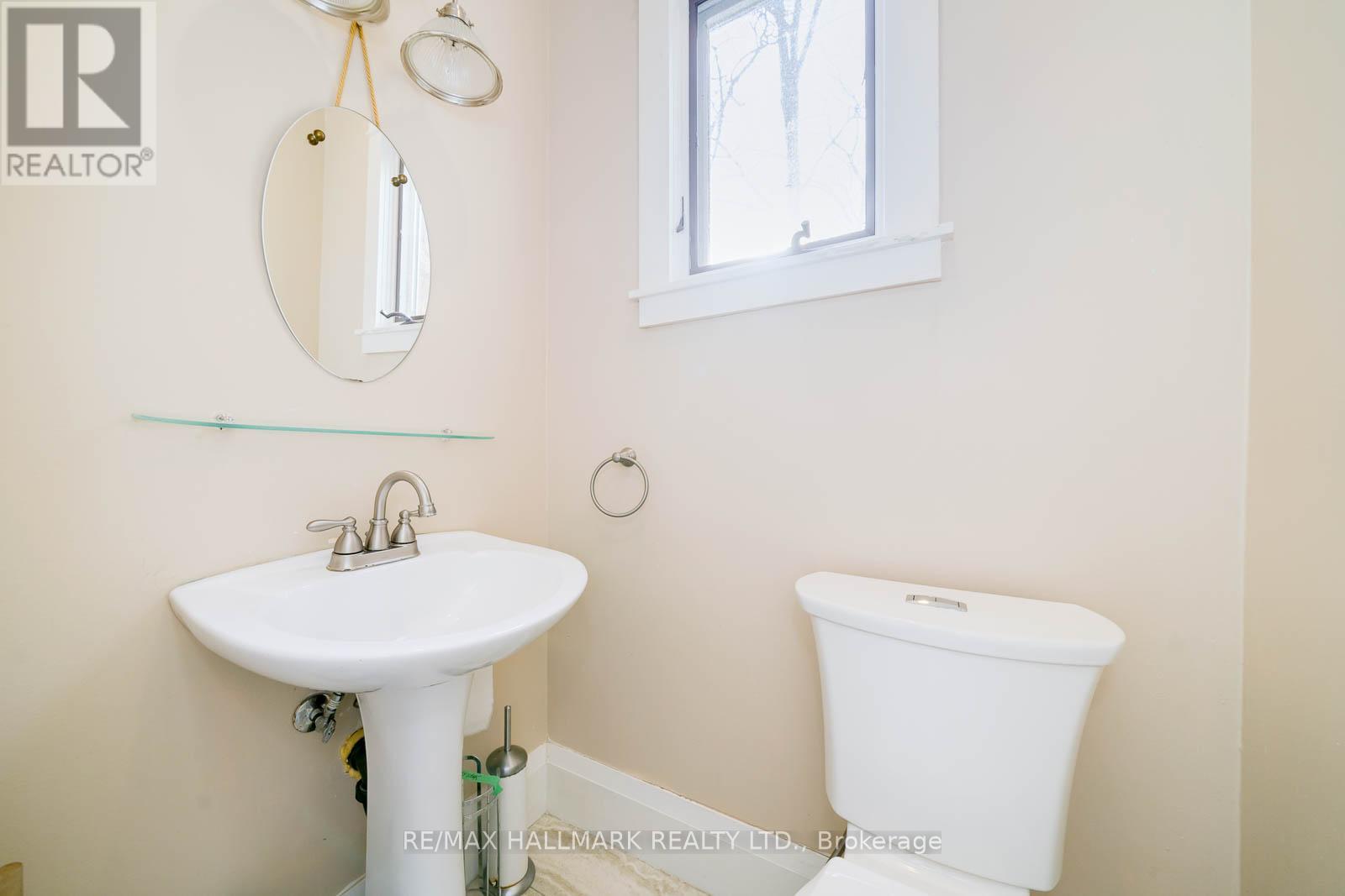 169 Balsam Avenue, Toronto, Ontario  M4E 3C2 - Photo 14 - E12473148