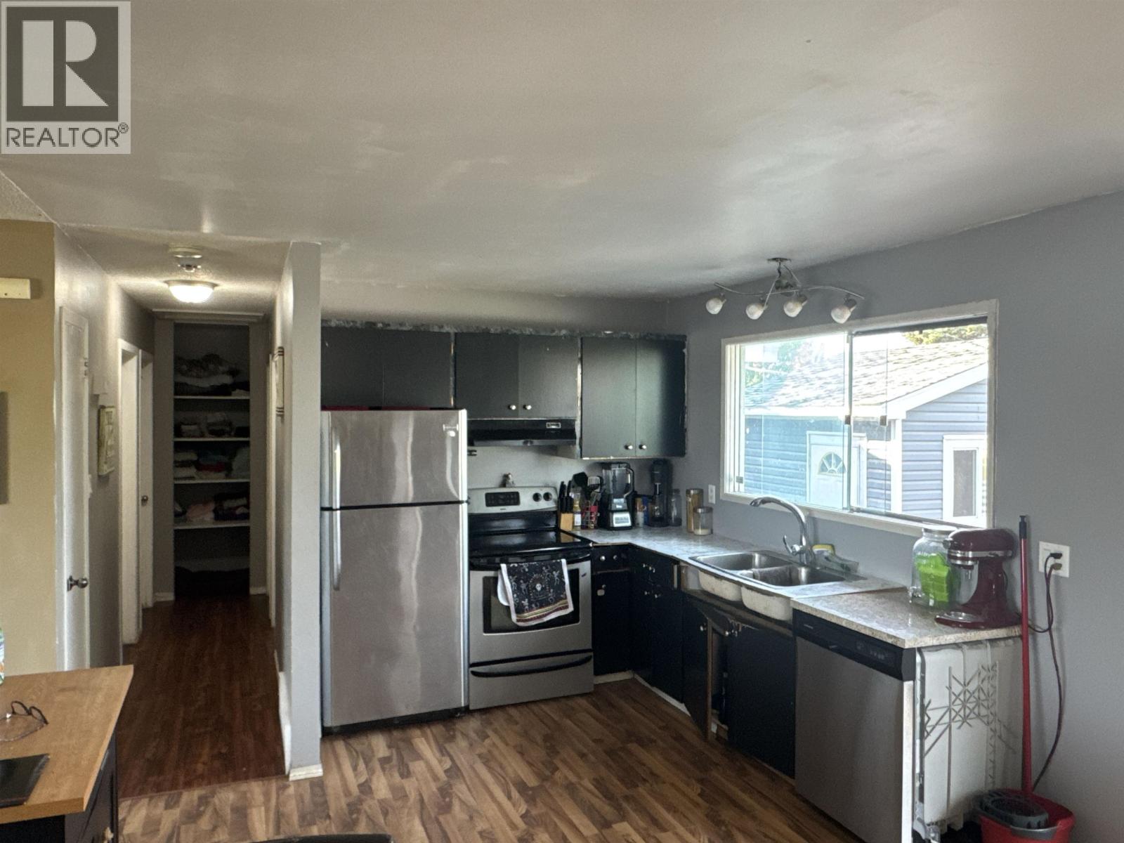 9808 112 Avenue, Fort St. John, British Columbia  V1J 2W5 - Photo 3 - R3049277