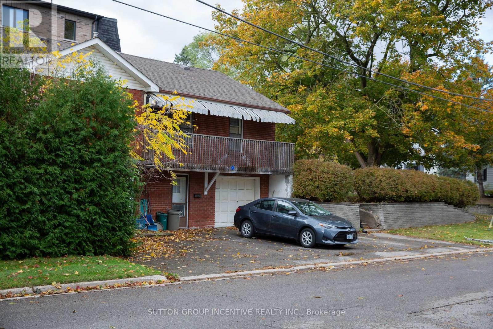 19 Kennedy Street E, Aurora, Ontario  L4G 1B9 - Photo 2 - N12473113