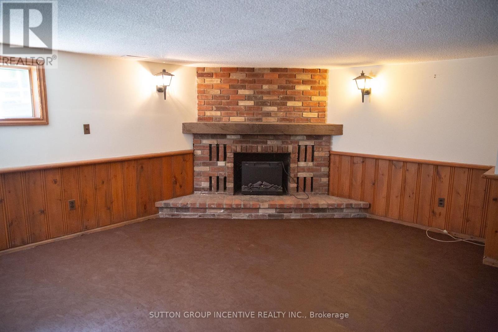19 Kennedy Street E, Aurora, Ontario  L4G 1B9 - Photo 5 - N12473113
