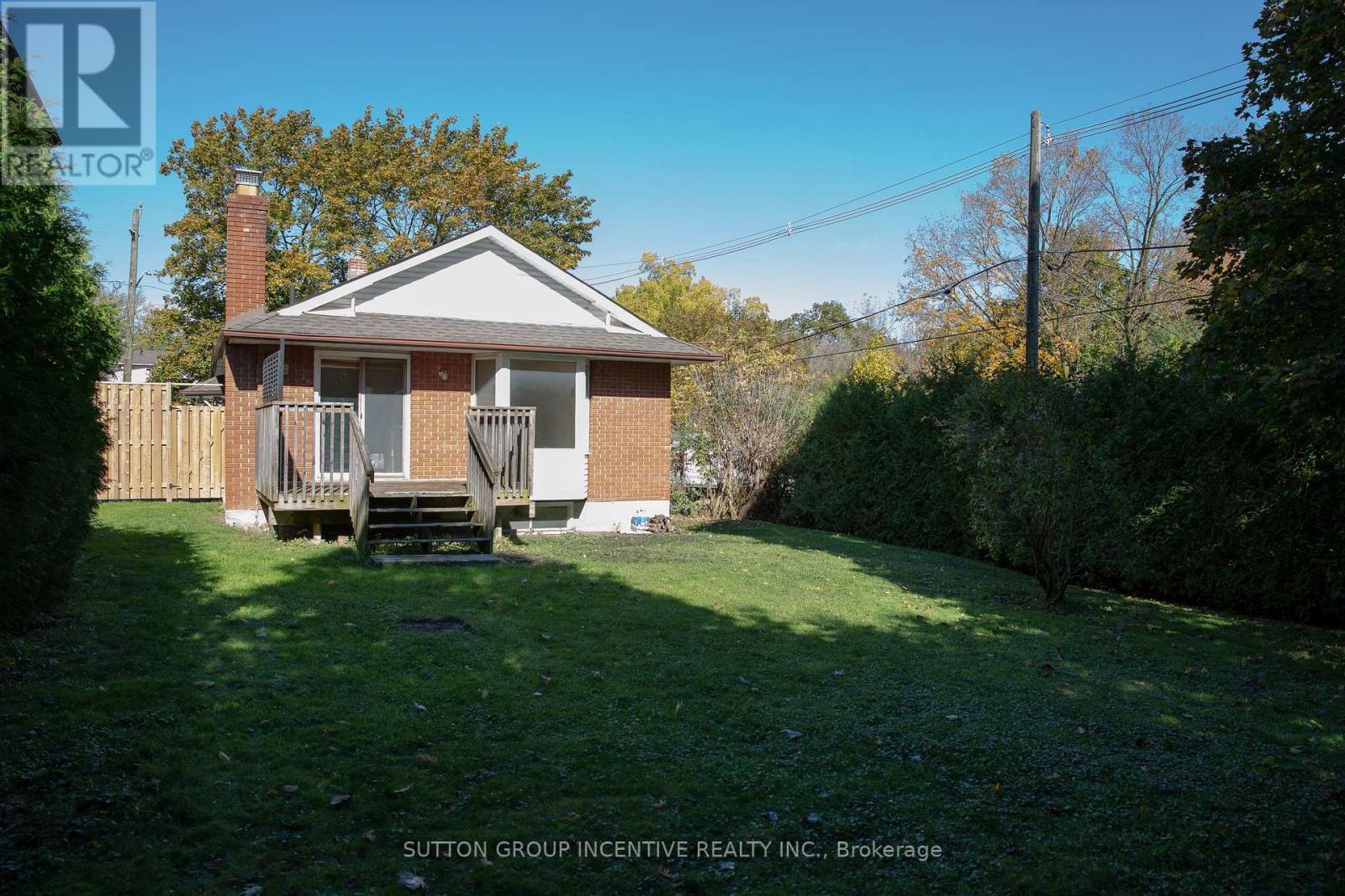 19 Kennedy Street E, Aurora, Ontario  L4G 1B9 - Photo 7 - N12473113