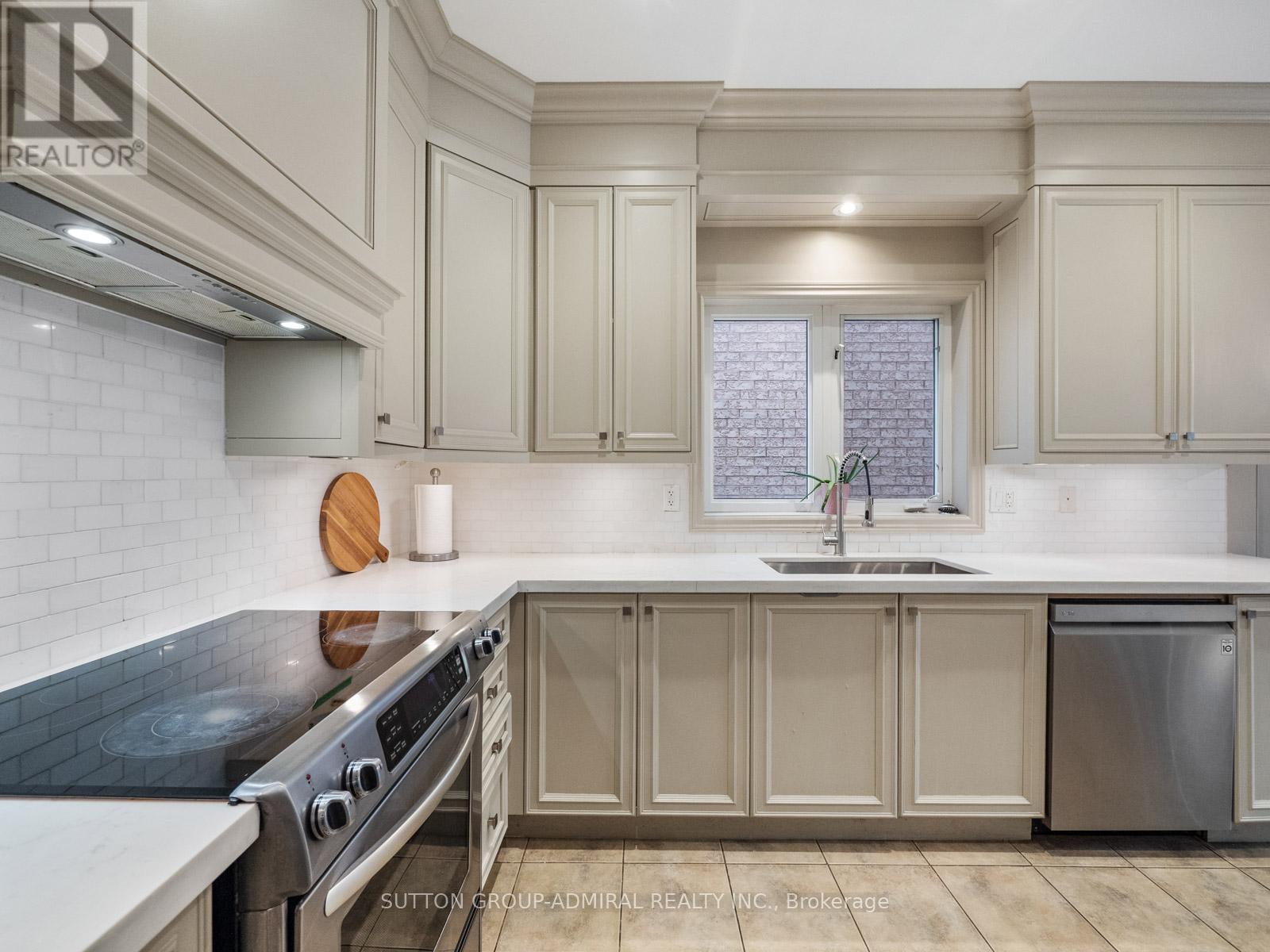 192 Chayna Crescent, Vaughan, Ontario  L6A 0L7 - Photo 6 - N12473129