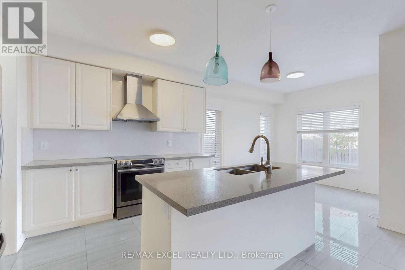 6 Kavanagh Avenue, East Gwillimbury, Ontario  L0G 1V0 - Photo 15 - N12472884