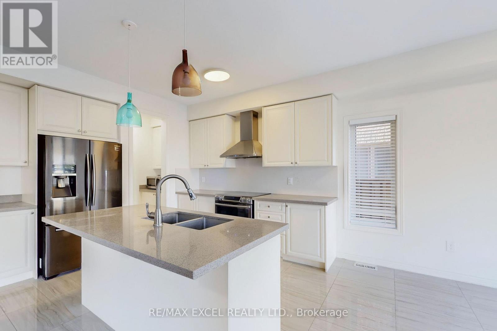 6 Kavanagh Avenue, East Gwillimbury, Ontario  L0G 1V0 - Photo 17 - N12472884