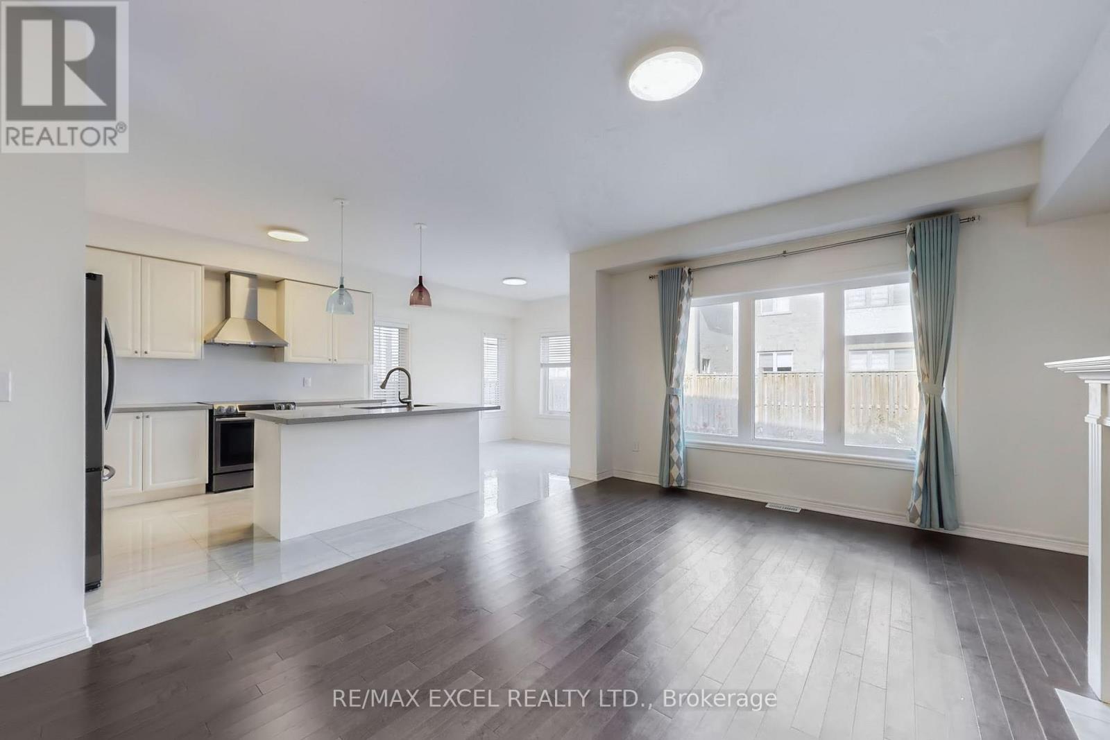 6 Kavanagh Avenue, East Gwillimbury, Ontario  L0G 1V0 - Photo 12 - N12472884