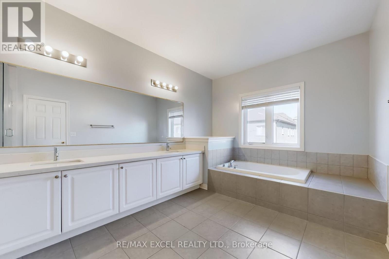 6 Kavanagh Avenue, East Gwillimbury, Ontario  L0G 1V0 - Photo 29 - N12472884