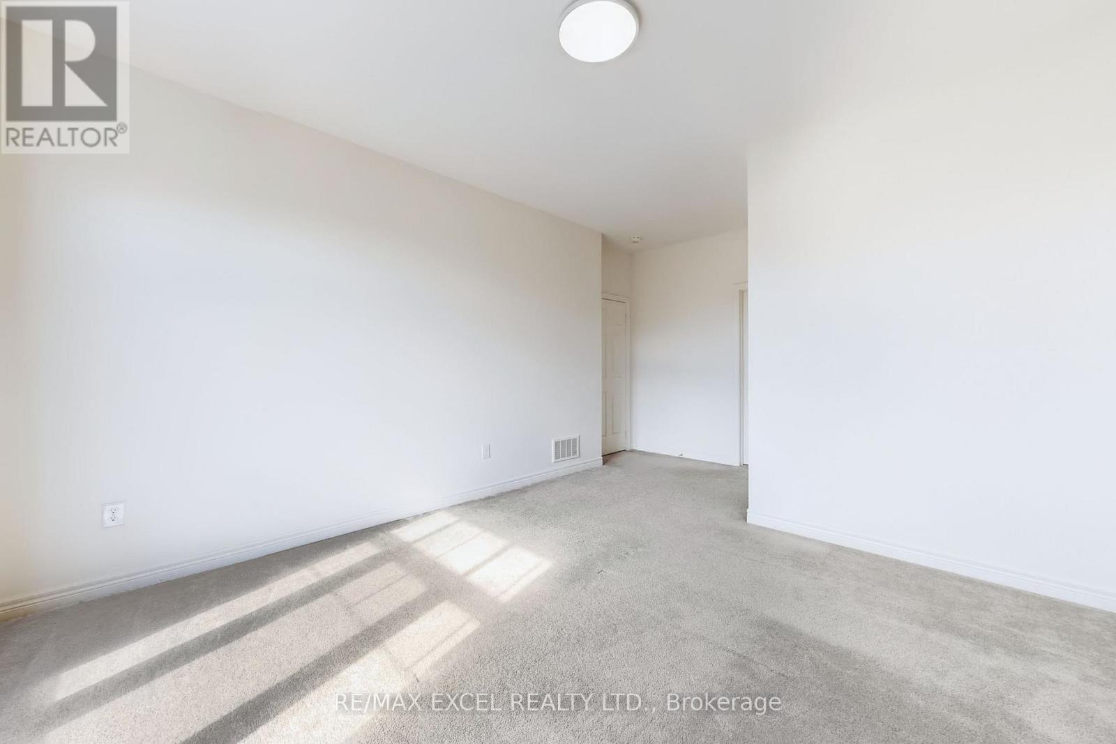 6 Kavanagh Avenue, East Gwillimbury, Ontario  L0G 1V0 - Photo 38 - N12472884