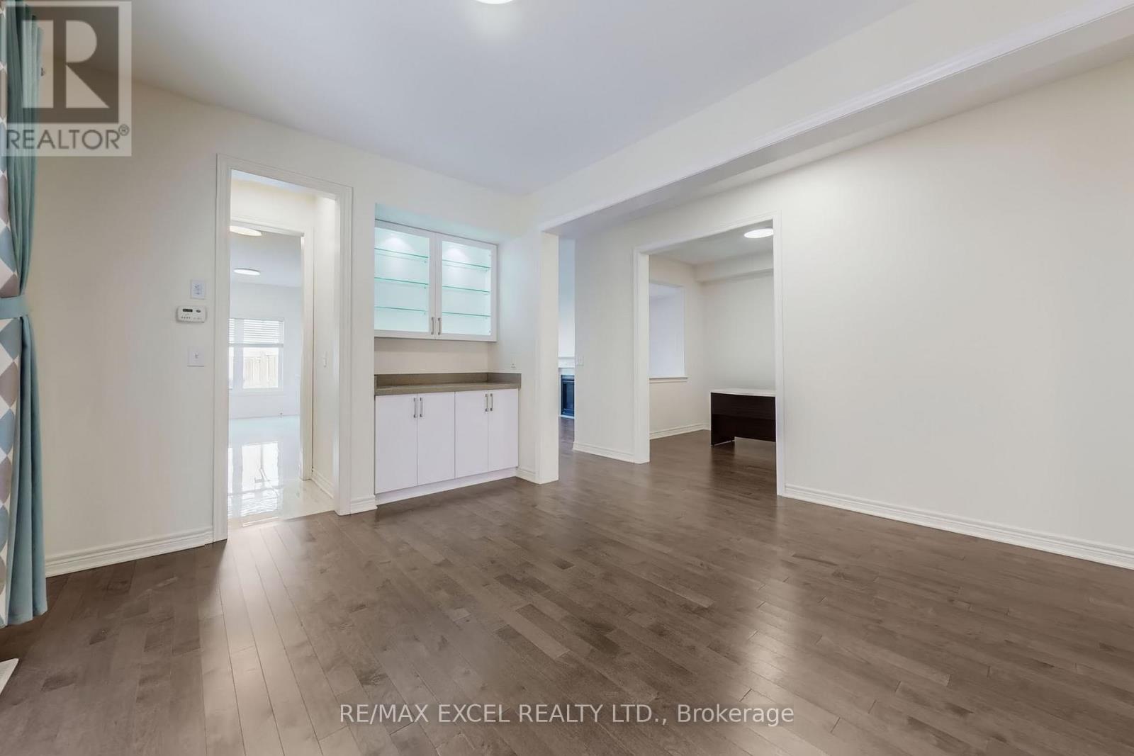 6 Kavanagh Avenue, East Gwillimbury, Ontario  L0G 1V0 - Photo 6 - N12472884