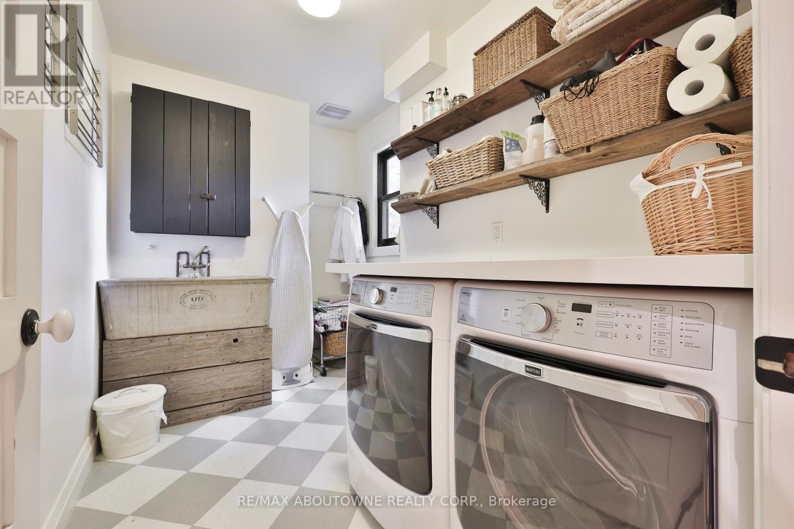 52 Kerr Street, Oakville, Ontario  L6K 3A1 - Photo 17 - W12288775