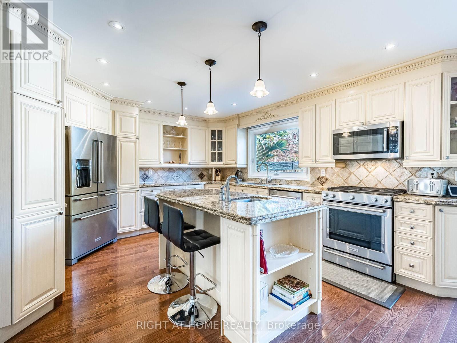 1477 Ballantrae Drive, Mississauga, Ontario  L5M 3N6 - Photo 13 - W12473140