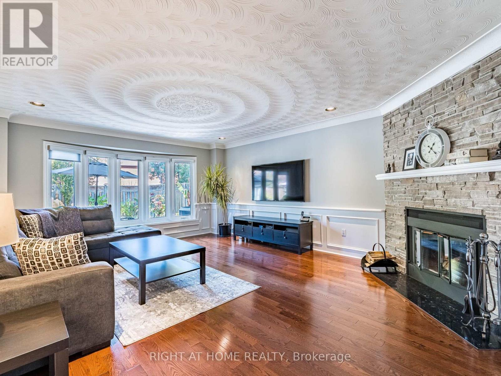 1477 Ballantrae Drive, Mississauga, Ontario  L5M 3N6 - Photo 15 - W12473140